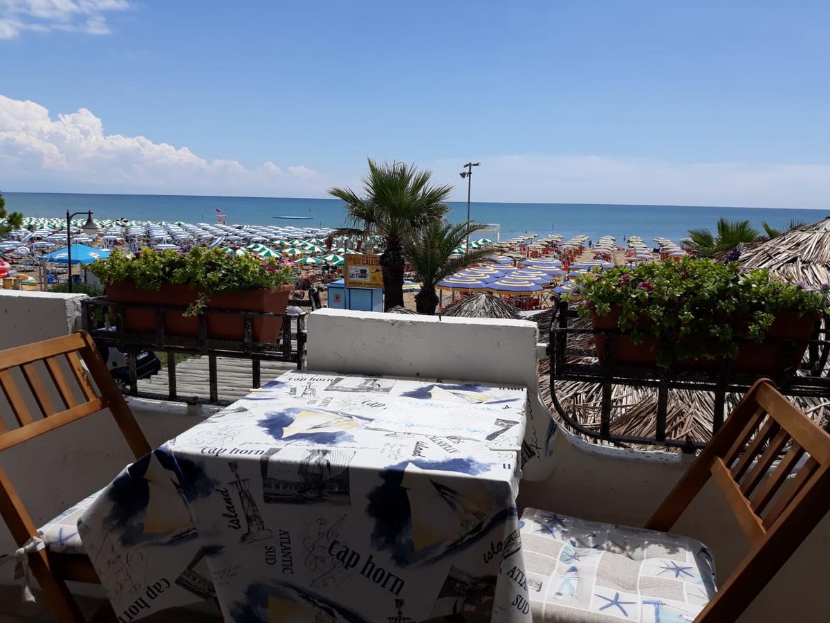 Appartamento Frontemare Azzurra كاوْرلي المظهر الخارجي الصورة